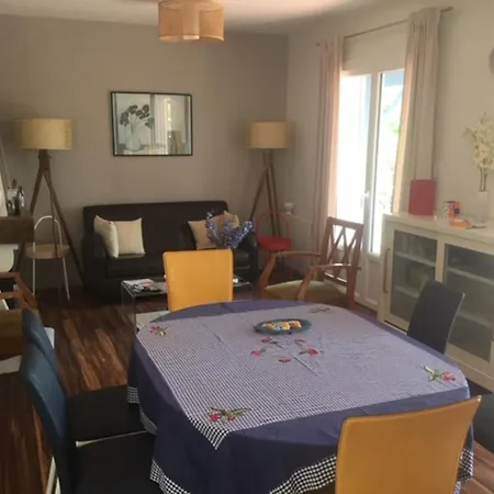 Maison 3 Avec Jardin Et Wi-fi A 10 Min De La Plage, Quartier Calme, Animaux Acceptes - Fr-1-323-370 Holiday home *